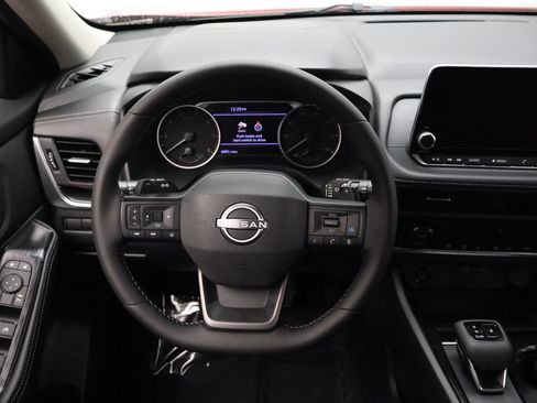 Used 2025 Nissan Rogue SV FWD image 22