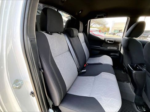 Used 2023 Toyota Tacoma TRD Sport w/ Technology Package image 19