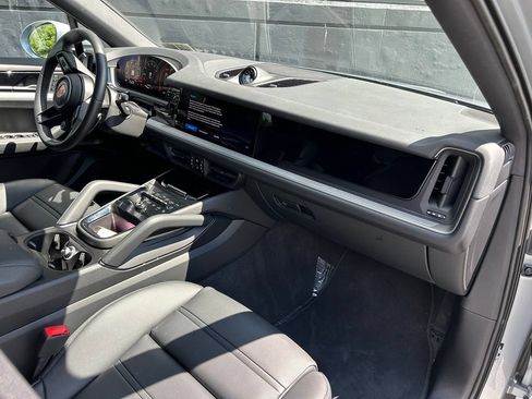 Certified 2026 Porsche Cayenne Coupe AWD/4WD image 24