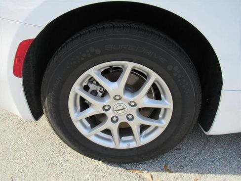 Used 2023 Chrysler Voyager LX image 8