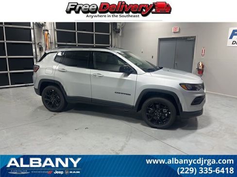 New 2026 Jeep Compass Latitude image 1