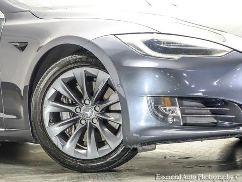 Used 2020 Tesla Model S Long Range Plus image 3