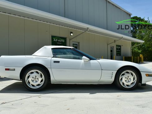 Used 1994 Chevrolet Corvette Convertible RWD image 12