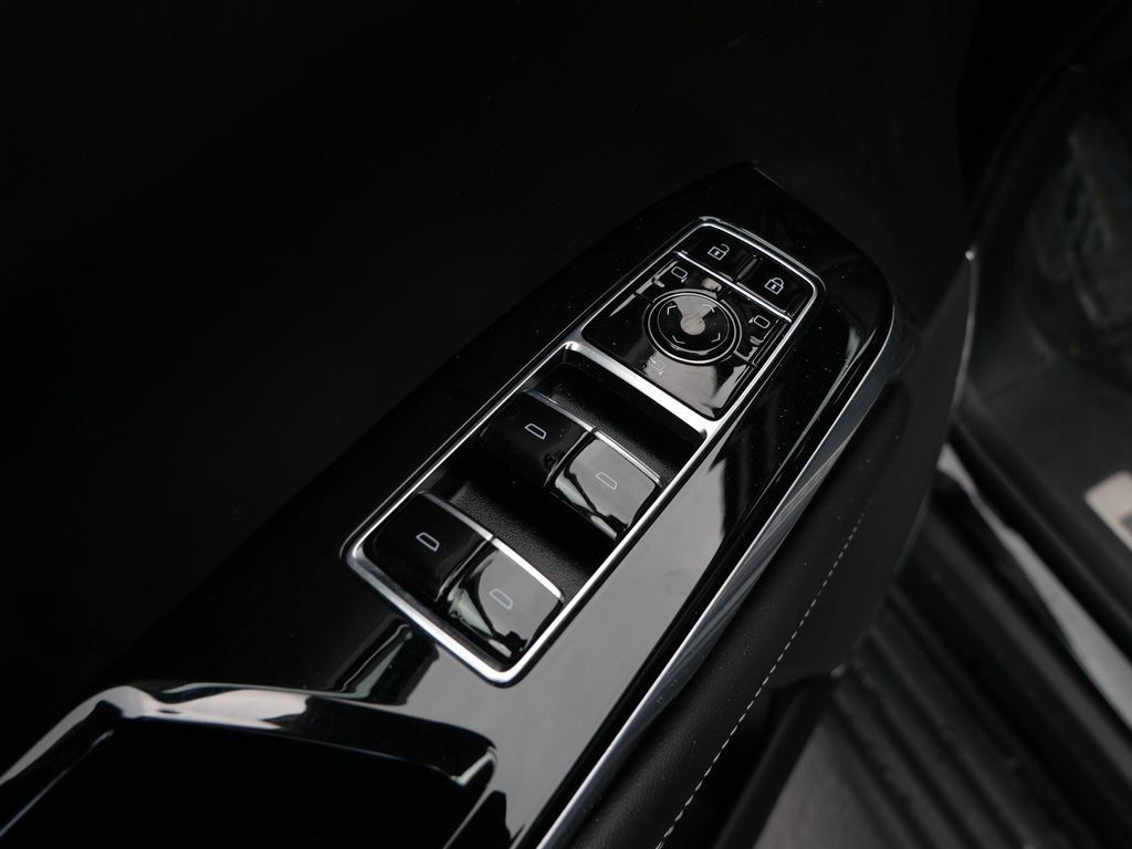 Used 2025 Cadillac Escalade Sport Platinum AWD/4WD image 16