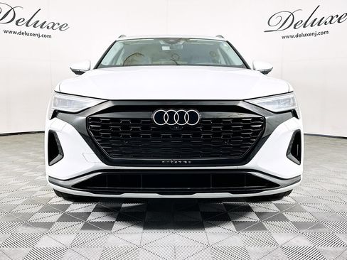 Used 2024 Audi Q8 e-tron Premium Plus w/ Premium Plus Package image 2
