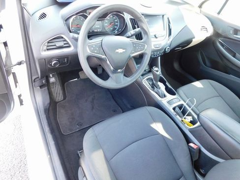 Used 2017 Chevrolet Cruze LT w/ Convenience Package image 14