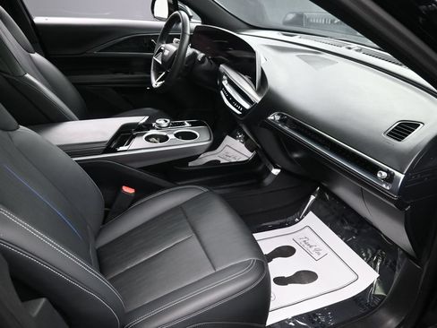 Used 2024 Cadillac Lyriq Luxury RWD image 29