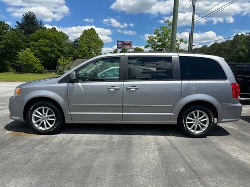 Used 2016 Dodge Grand Caravan SXT w/ Rear Park Assist Package FWD image 4