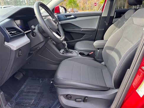 Used 2022 Volkswagen Taos SE image 5