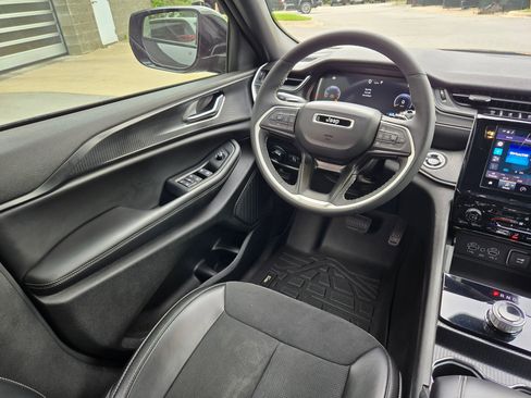 Used 2024 Jeep Grand Cherokee Altitude AWD/4WD image 9