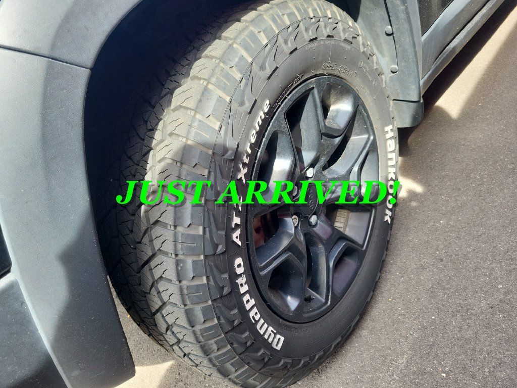 Used 2019 Jeep Cherokee Trailhawk w/ Comfort/Convenience Group AWD/4WD image 4
