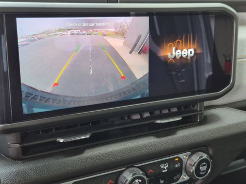 Used 2024 Jeep Wrangler Unlimited Sport AWD/4WD image 17