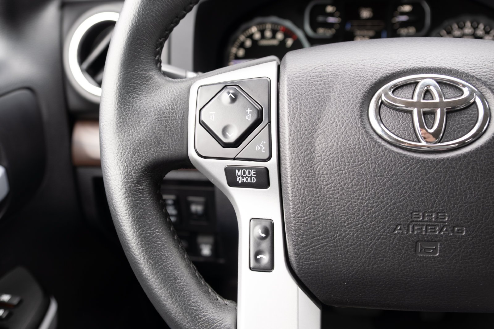Used 2021 Toyota Tundra Limited w/ Limited Premium Package AWD/4WD image 7