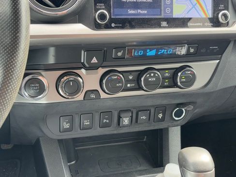 Used 2020 Toyota Tacoma Limited image 13