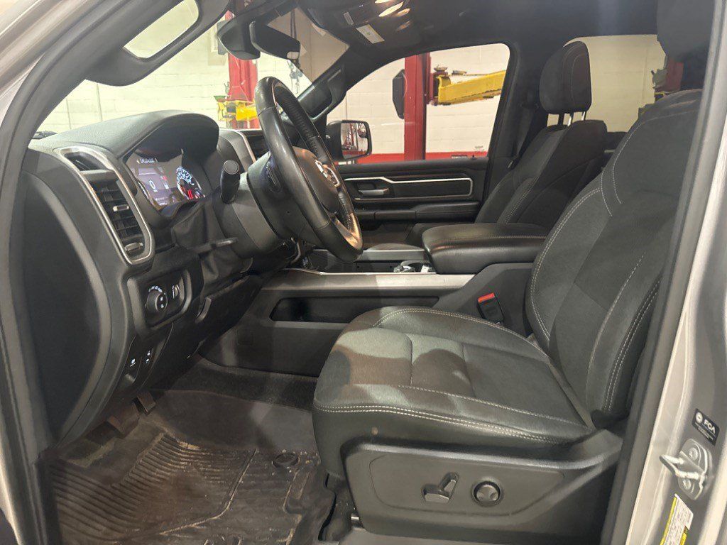 Used 2022 RAM 1500 Big Horn AWD/4WD image 3