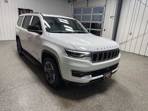 Used 2024 Jeep Wagoneer 4WD w/ Premium Group I image 16