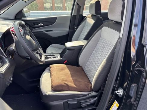 Used 2022 Chevrolet Equinox LS image 6