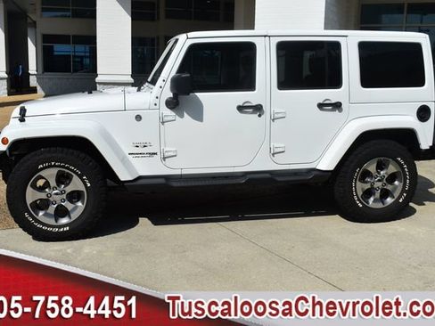 Used 2018 Jeep Wrangler Unlimited Sahara w/ Connectivity Group AWD/4WD image 7