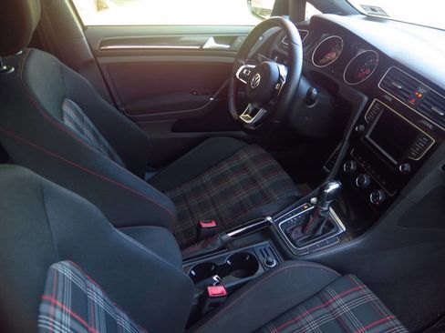 Used 2017 Volkswagen GTI Sport image 15