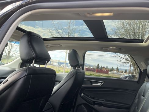 Used 2020 Ford Edge Titanium w/ Equipment Group 301A AWD/4WD image 15