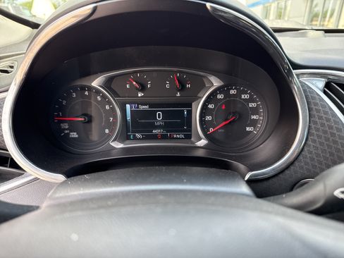 Used 2018 Chevrolet Malibu LT FWD image 4