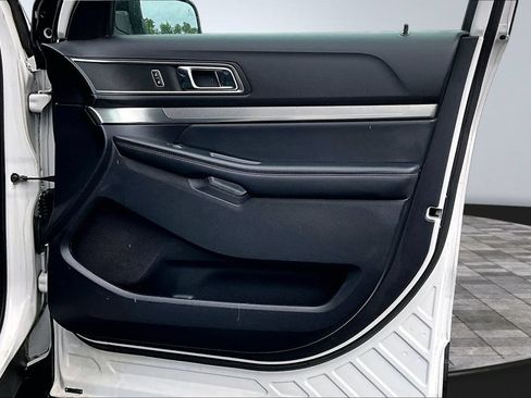 Used 2019 Ford Explorer XLT w/ Equipment Group 202A AWD/4WD image 16