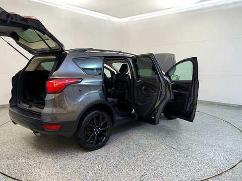Used 2019 Ford Escape SE FWD image 12