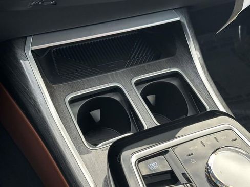 Certified 2025 BMW i7 xDrive60 image 37