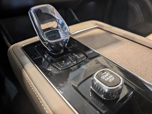 New 2026 Volvo XC90 B6 Plus w/ Protection Package Premier AWD/4WD image 19