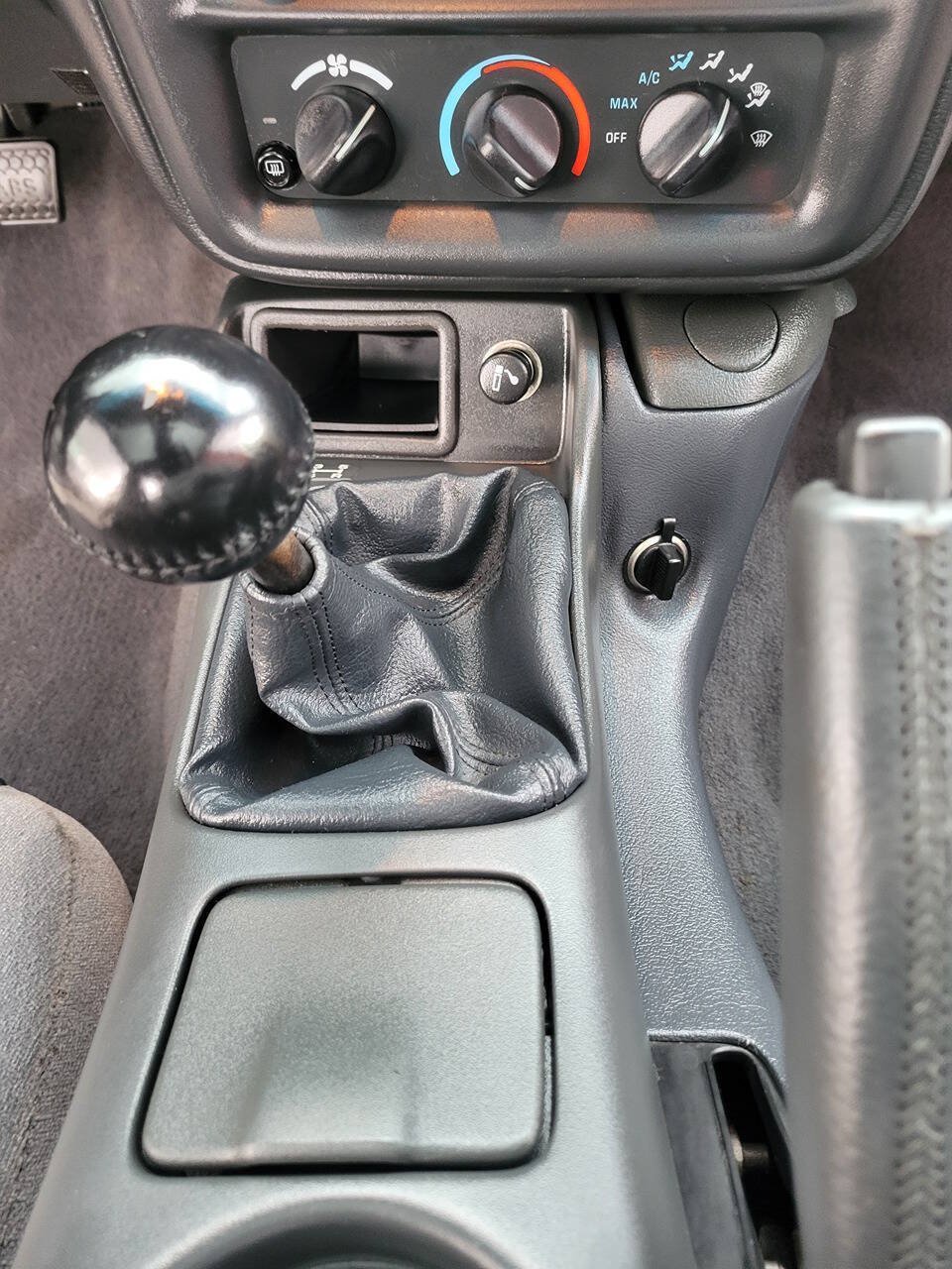 Used 1998 Chevrolet Camaro LT RWD image 31