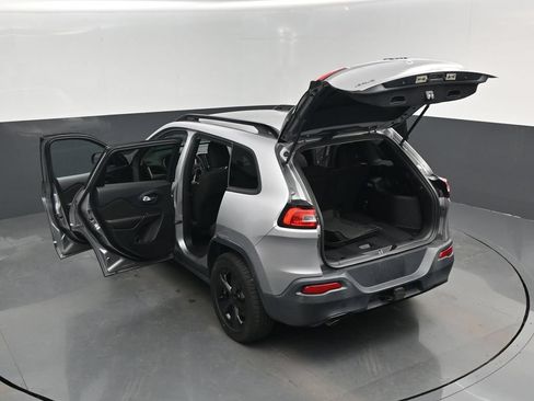 Used 2016 Jeep Cherokee Latitude AWD/4WD image 30