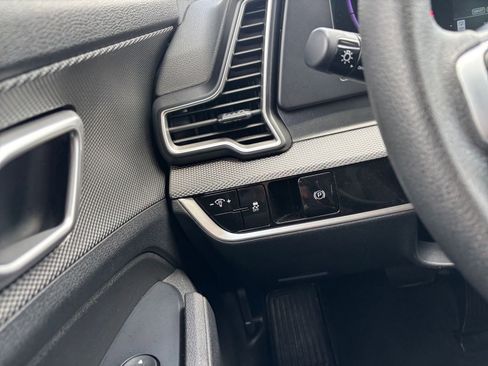 Used 2025 Kia Sportage LX image 33