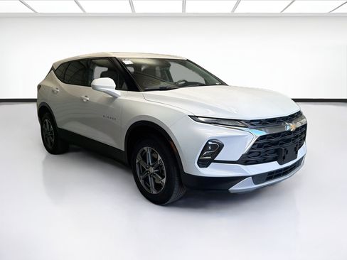 Used 2025 Chevrolet Blazer LT AWD/4WD image 3