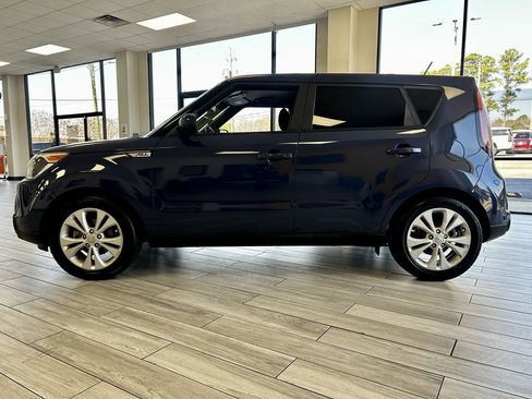 Used 2016 Kia Soul + image 4
