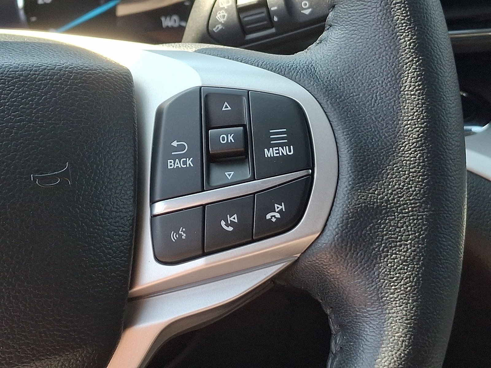 Used 2023 Ford Explorer XLT w/ Equipment Group 202A AWD/4WD image 23