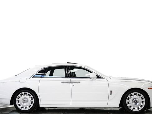 Used 2014 Rolls-Royce Ghost RWD image 2