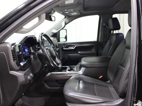 Used 2024 Chevrolet Silverado 2500 LTZ w/ LTZ Plus Package AWD/4WD image 3