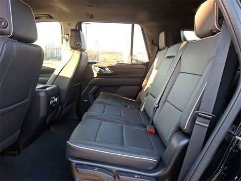 Used 2024 GMC Yukon SLT image 11