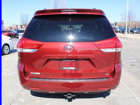 Used 2013 Toyota Sienna LE w/ Towing Pkg image 8