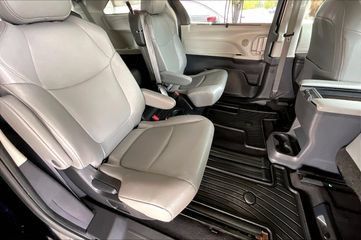 Used 2023 Toyota Sienna XLE FWD image 23