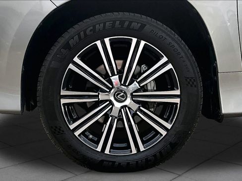 Used 2020 Lexus LX 570 4WD w/ Luxury Package image 11