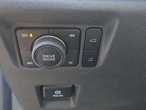 Used 2025 Ford Expedition Platinum image 23