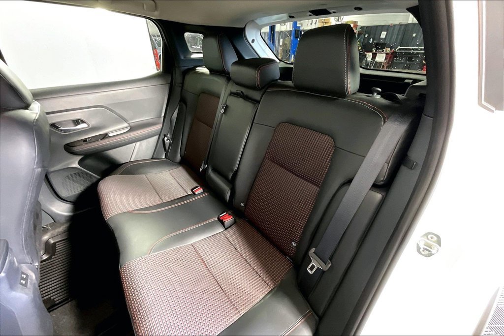 Used 2025 Nissan Kicks SR FWD image 30