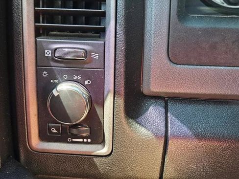 Used 2015 RAM 2500 Tradesman w/ Chrome Appearance Group AWD/4WD image 16
