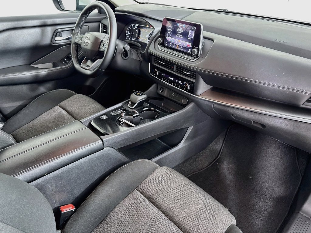 Used 2025 Nissan Rogue SV FWD image 33