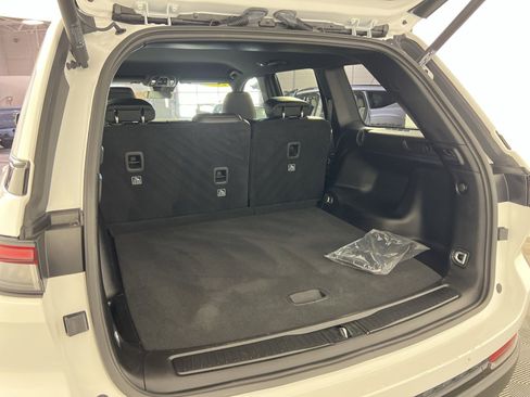 Used 2025 Jeep Grand Cherokee Altitude AWD/4WD image 25
