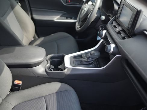 Used 2019 Toyota RAV4 LE image 18