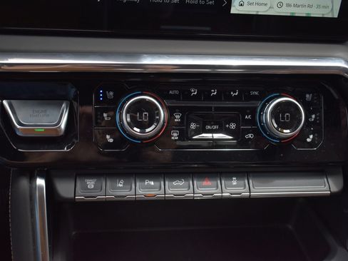 Used 2024 GMC Sierra 3500 Denali Ultimate AWD/4WD image 29