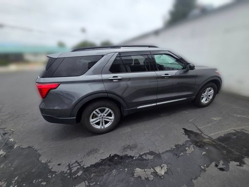 Used 2021 Ford Explorer XLT AWD/4WD image 4