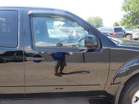Used 2010 Nissan Frontier SE w/ SE Value Truck Pkg AWD/4WD image 34